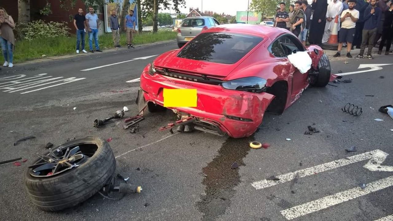 Ferrari 458 and Porsche 728 crash