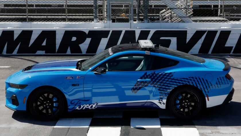 Ford Mustang Gt Makes Its Debut As The Nascar Pace Car The