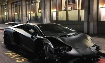 Lamborghini Aventador SV Roadster crashed in London-2