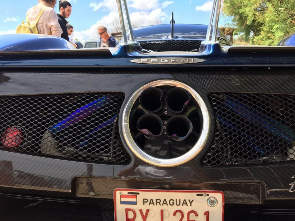 Van driver crashes Pagani Zonda F in Uruguay-2