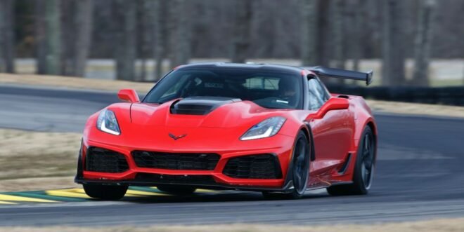 2019 Chevrolet Corvette ZR1-VIR Lap Record-Ford GT