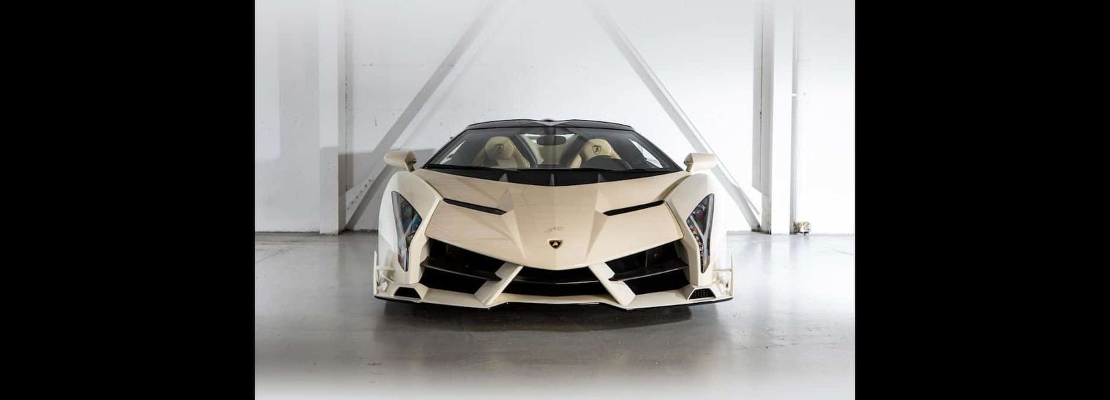 White-Lamborghini-Veneno-Roadster-1
