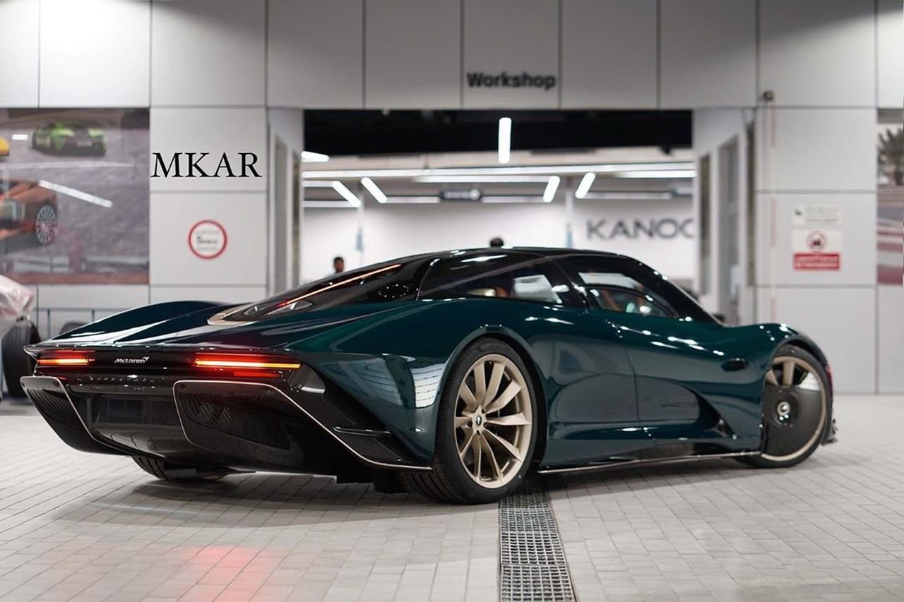 McLaren Speedtail Green Carbon_Bahrain-2