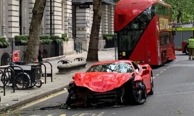 Ferrari 488 GTB crash-London