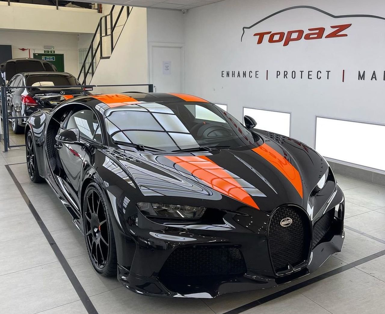 https://www.thesupercarblog.com/wp-content/uploads/2022/01/Bugatti-Chiron-Super-Sport-300Topaz-Detailing-2.jpg