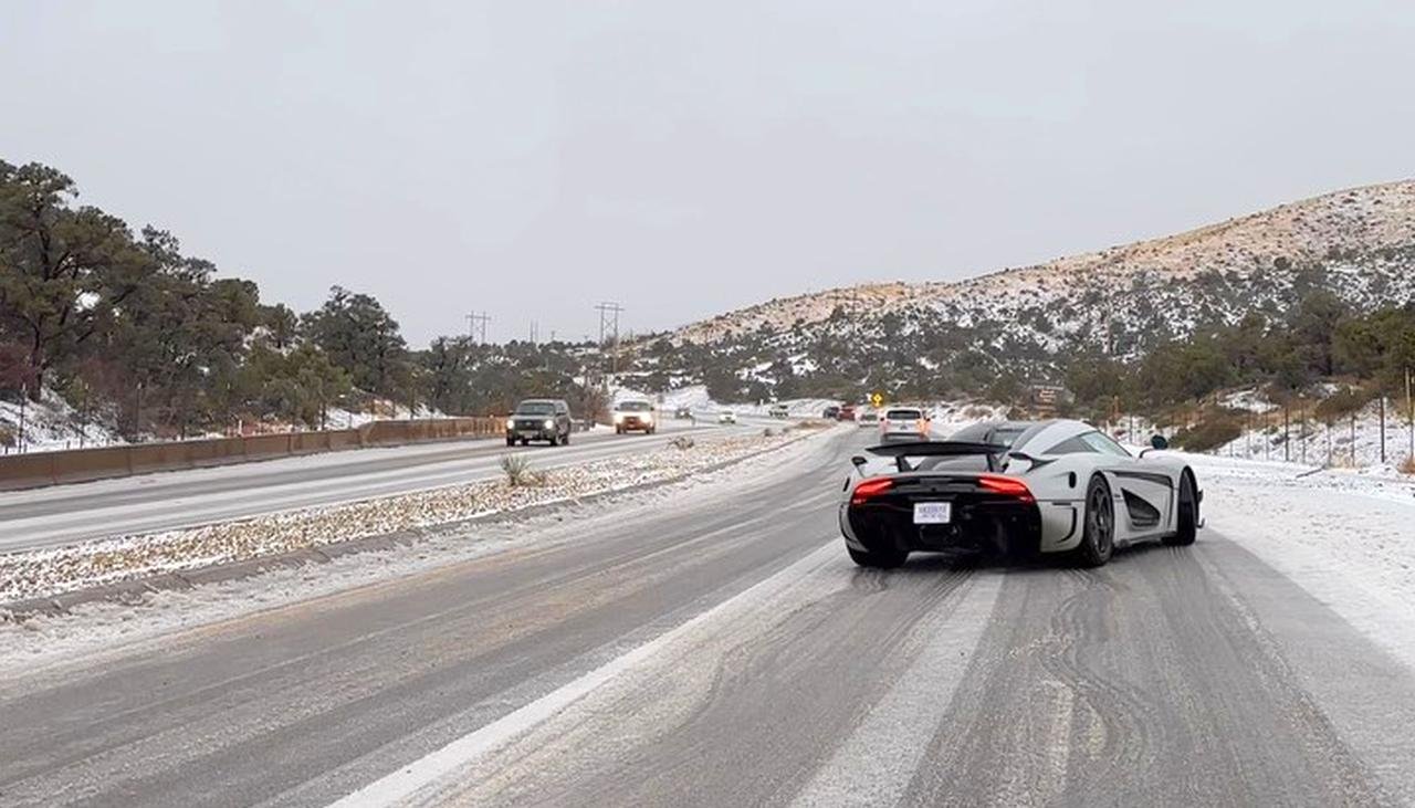 Koenigsegg Regera-icy road-fail