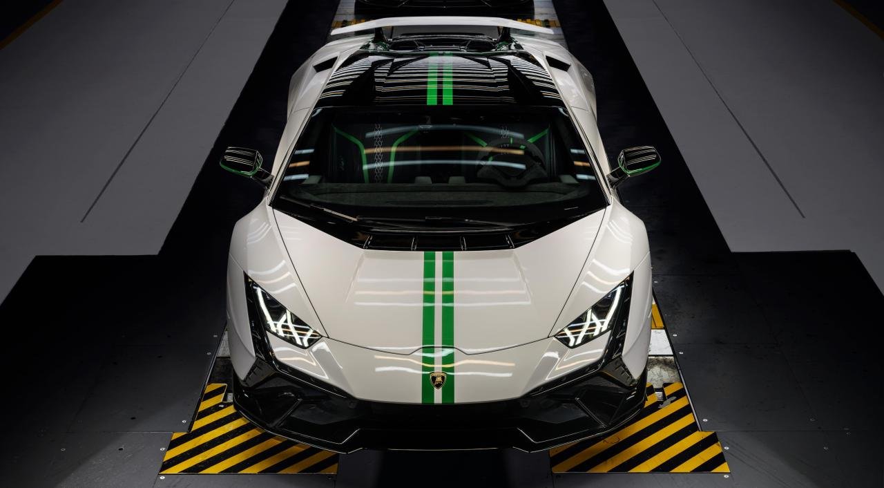 debuts 60th Anniversary editions of Huracan STO, Tecnica