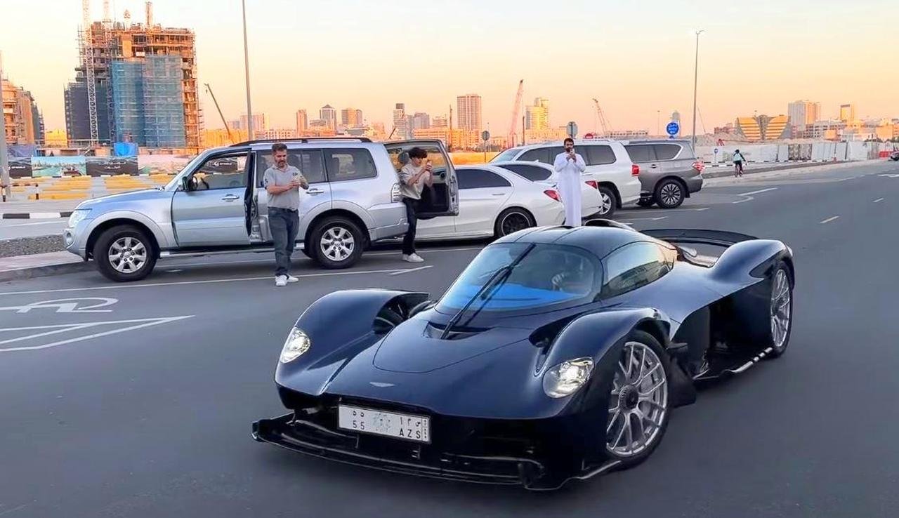 Aston Martin Valkyrie-Dubai