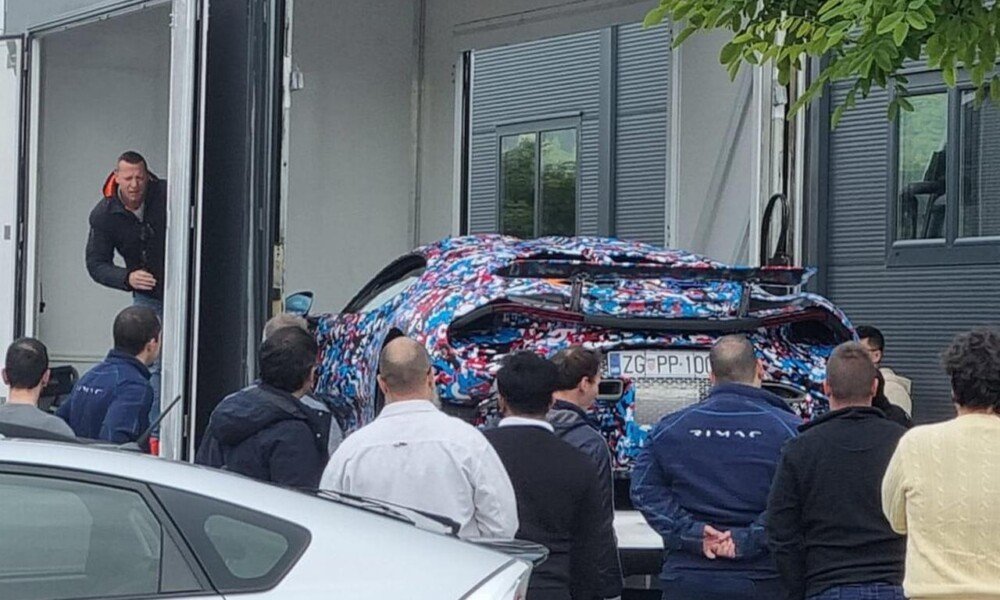 Bugatti Chiron successor prototype spied for the first time! The