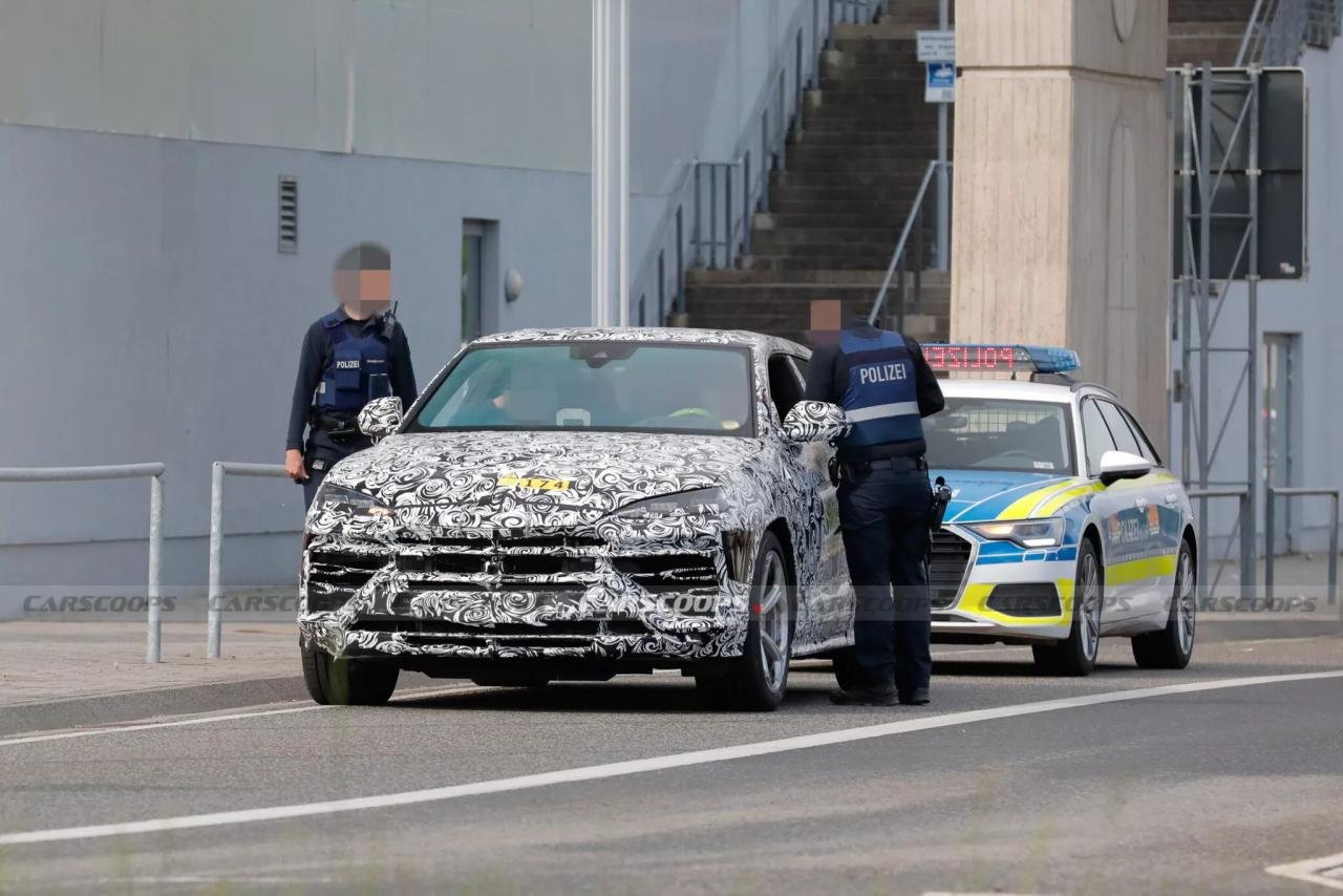 Lamborghini Urus Hybrid gets pulled over by the German cops - The ...