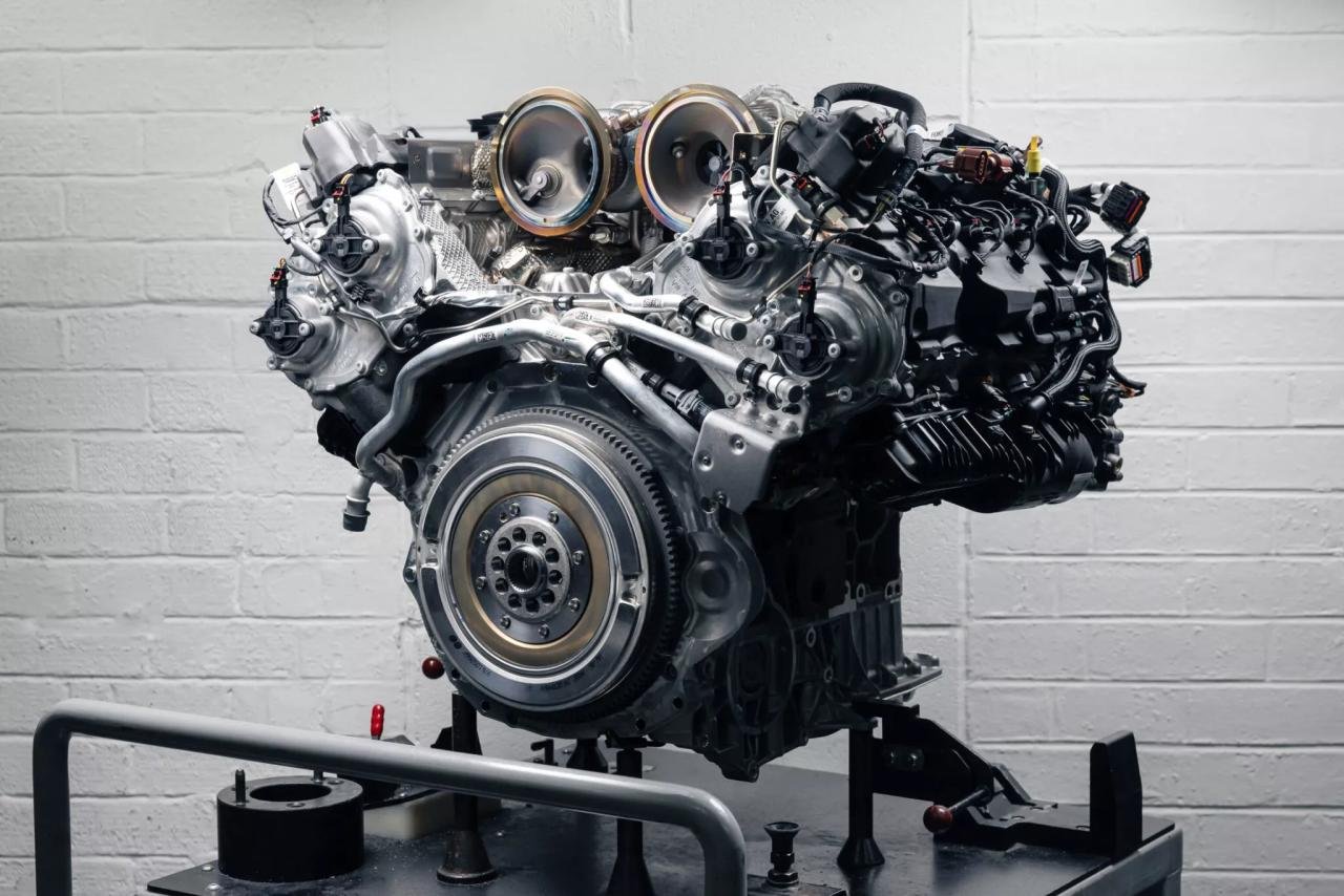 Bentley-V8-plug-in-hybrid-engine-2
