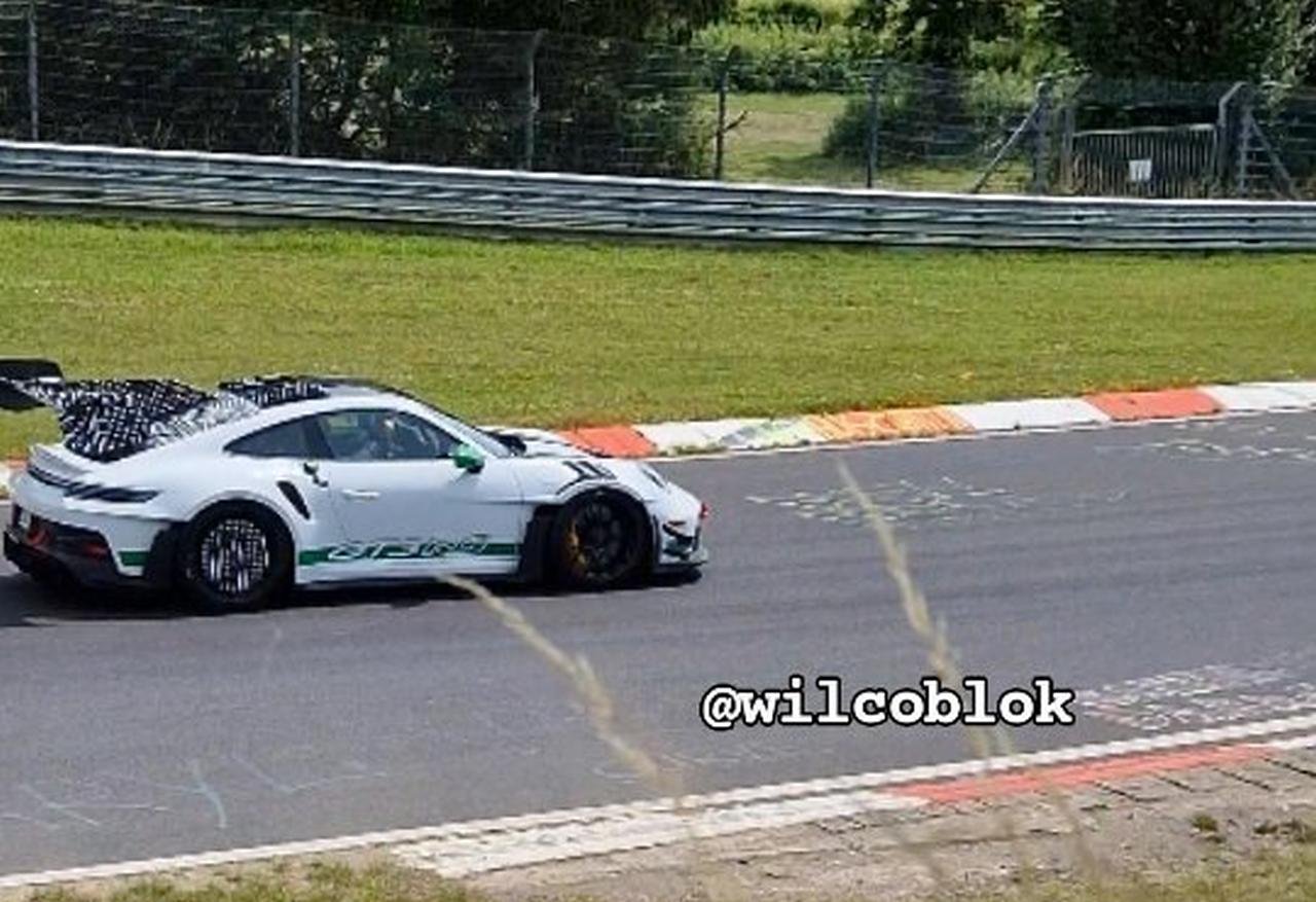 2025 Porsche 911 GT3 RS MR spied-1