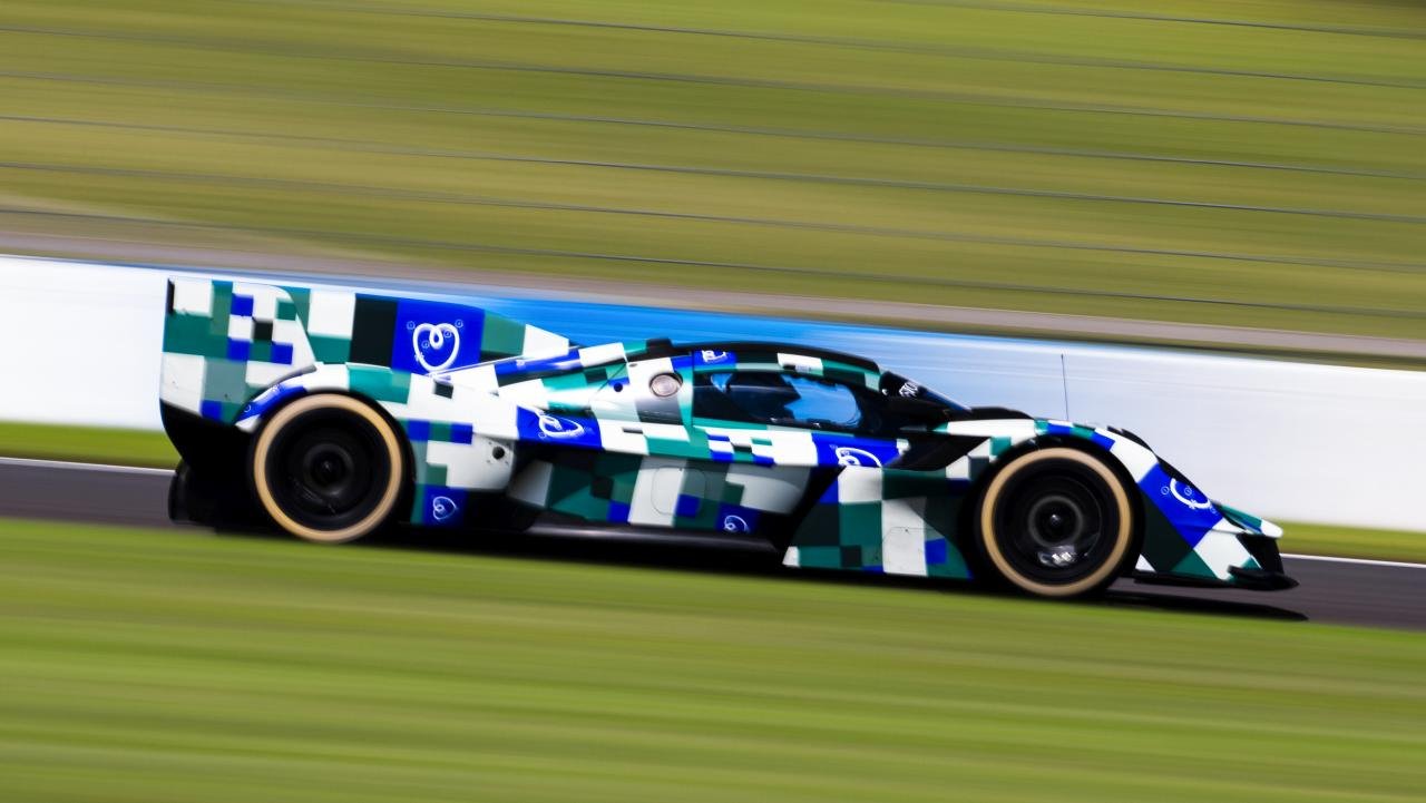 Aston_Martin_Valkyrie_AMR-LMH_Testing_03