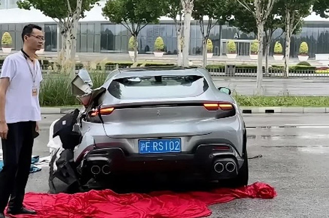 Ferrari Purosangue crash-China-2