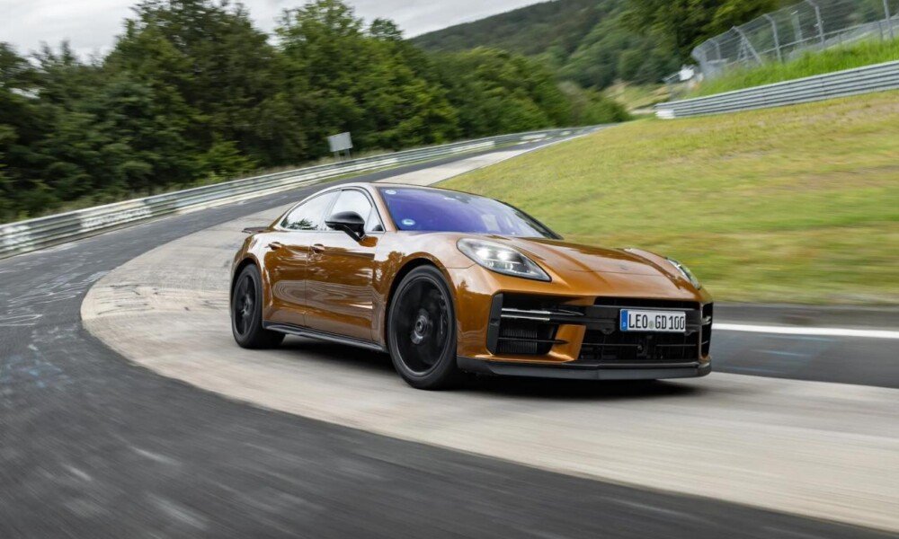 Porsche Panamera Hybrid beats Mercedes' Nurburgring record by 3 seconds ...