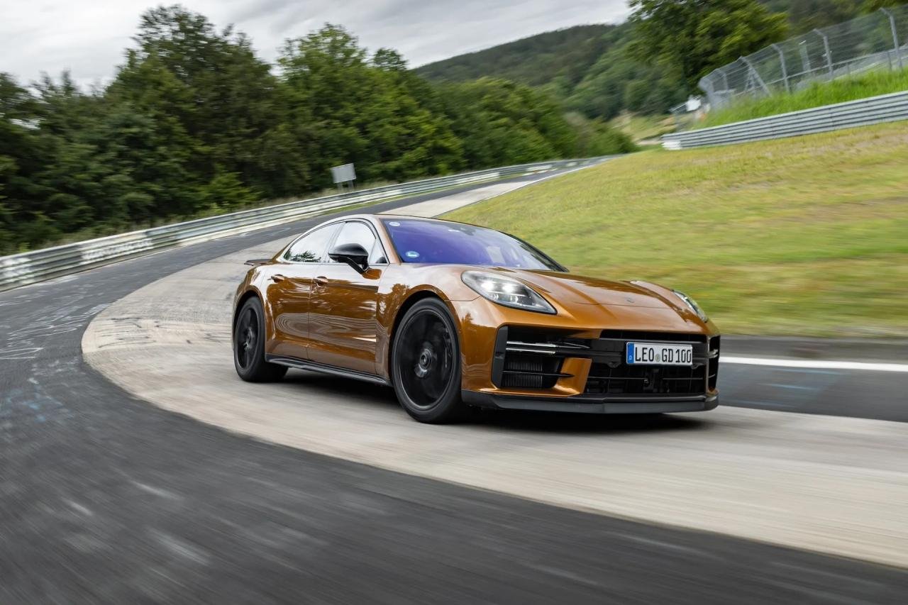 Porsche Panamera Hybrid Nurburgring lap record-1