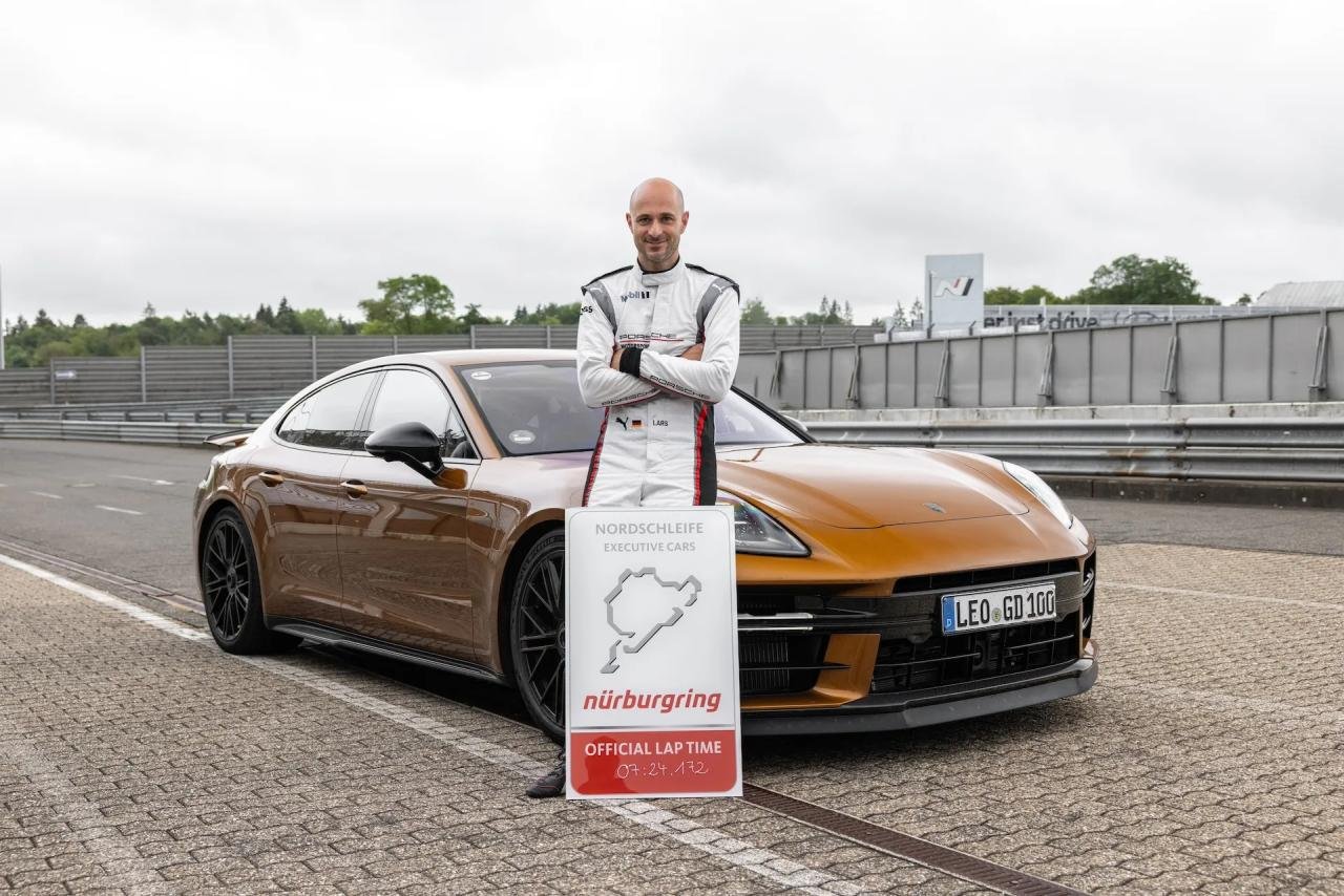 Porsche Panamera Hybrid Nurburgring lap record-2