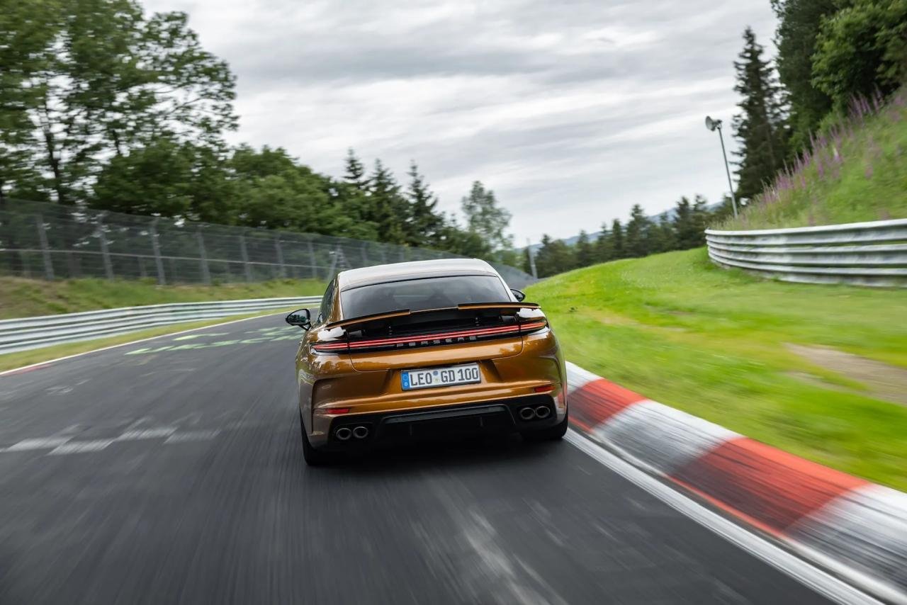 Porsche Panamera Hybrid Nurburgring lap record-3