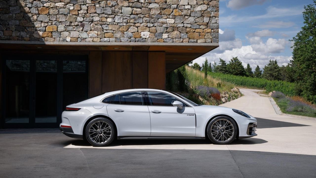 Porsche Panamera Turbo S E-Hybrid-1