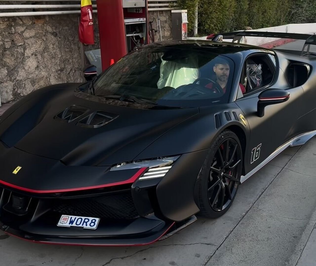 Charles-Leclerc-SF90-XX-Stradale-Monaco