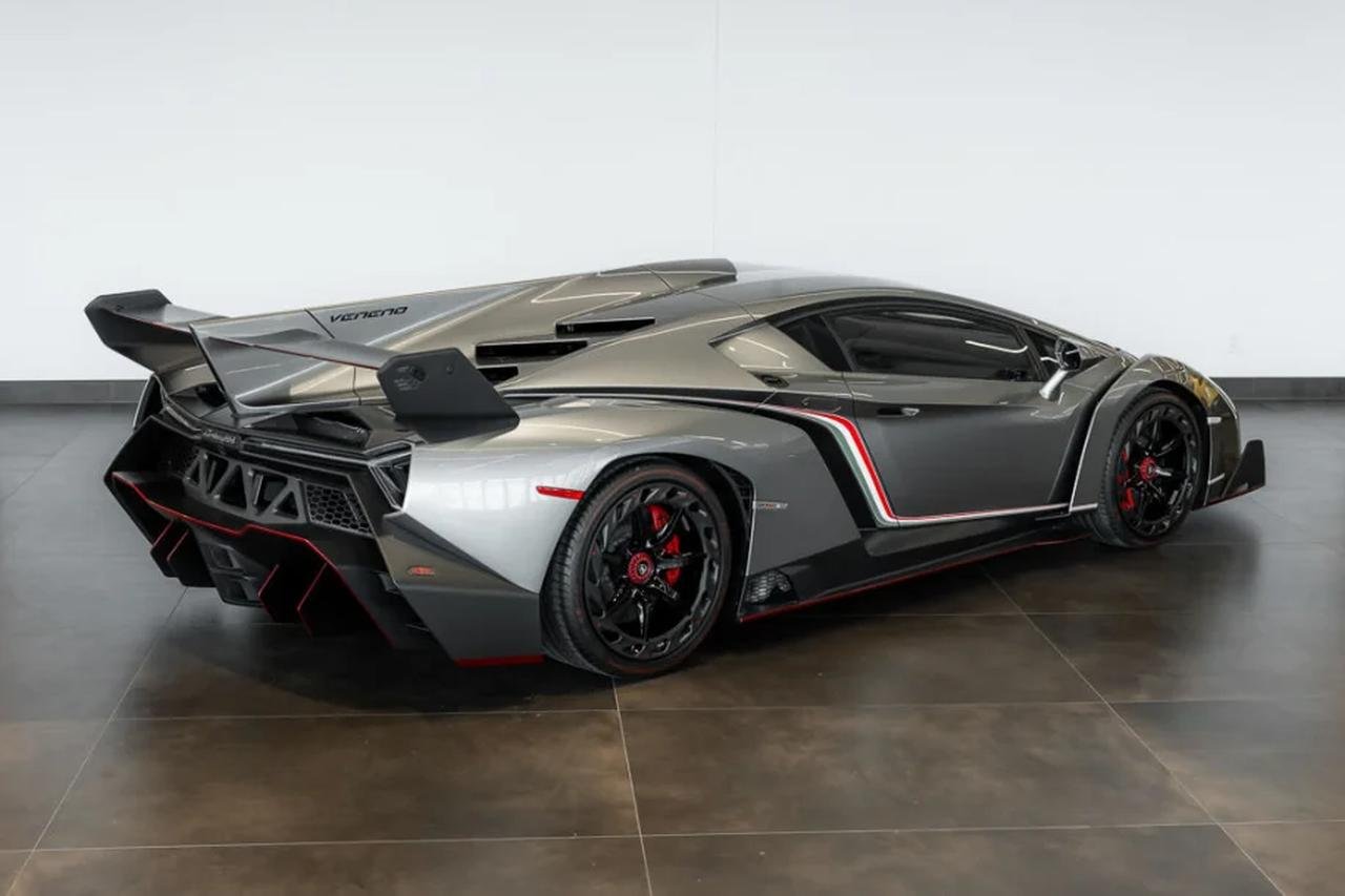 Lamborghini Veneno Roadster-for-sale-Canada-2