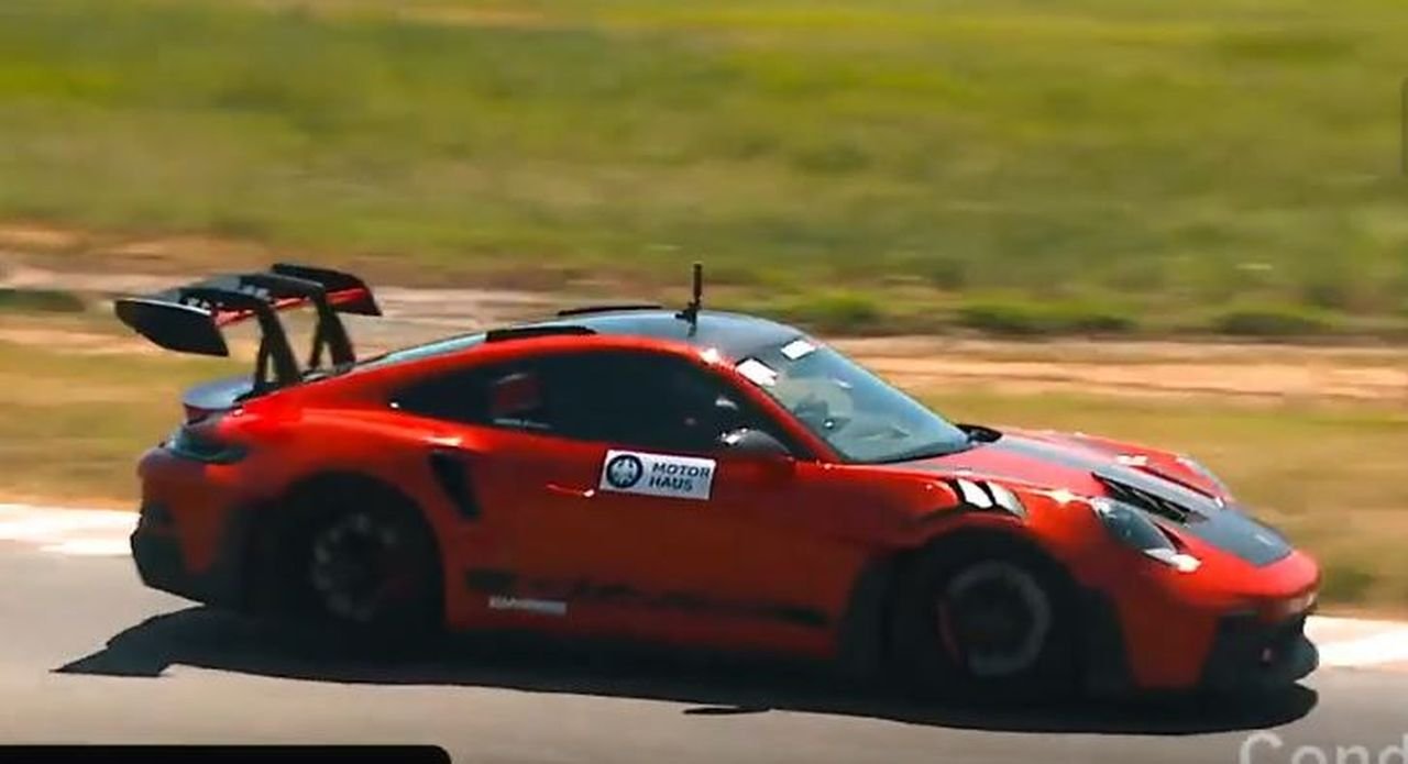 Porsche 911 GT3 RS crash-Oliviera-Paraguay-1