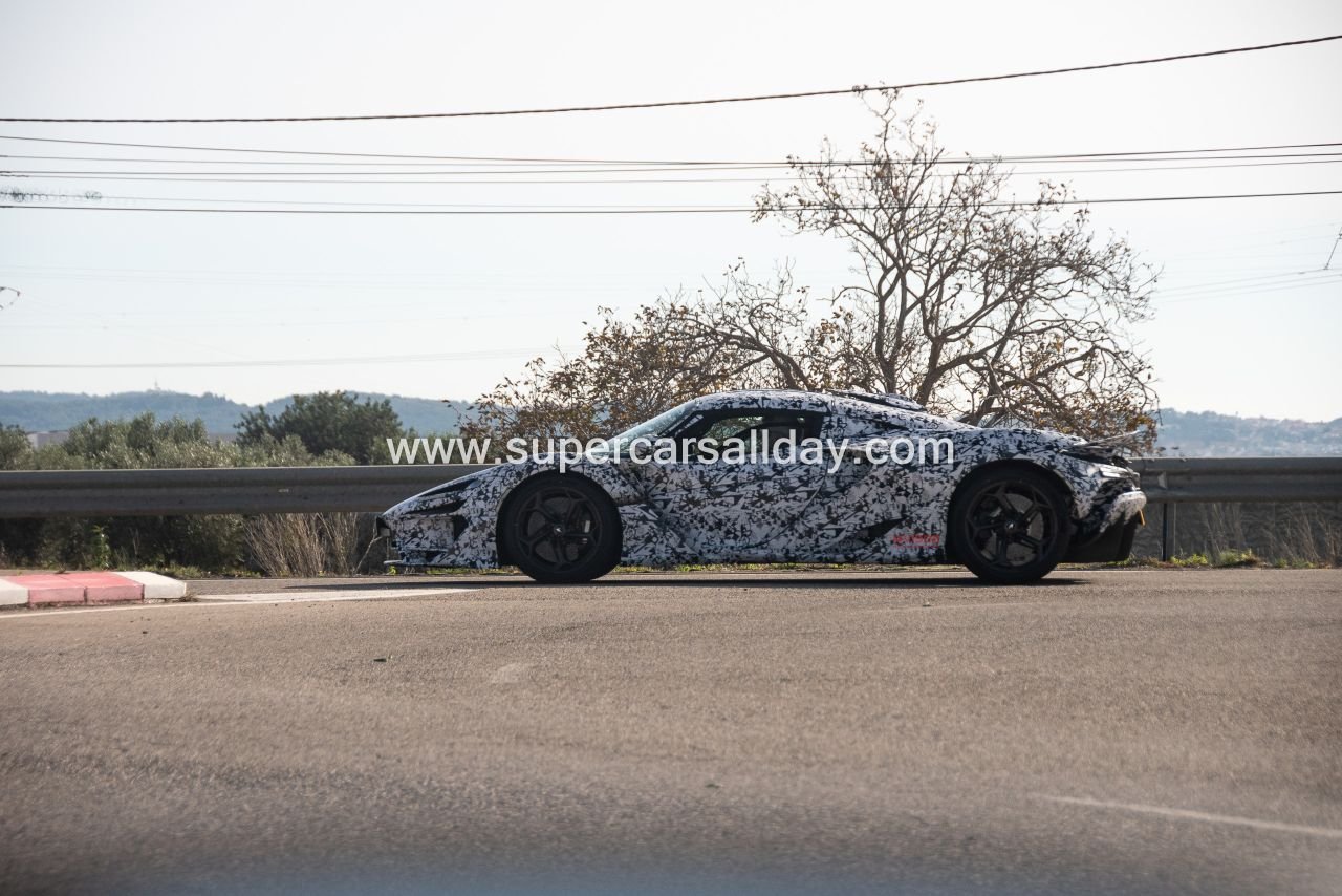 McLaren W1 spy images