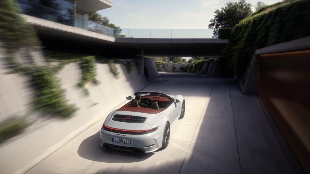 2025 Porsche 911 Carrera S facelift debuts with more power & tech The