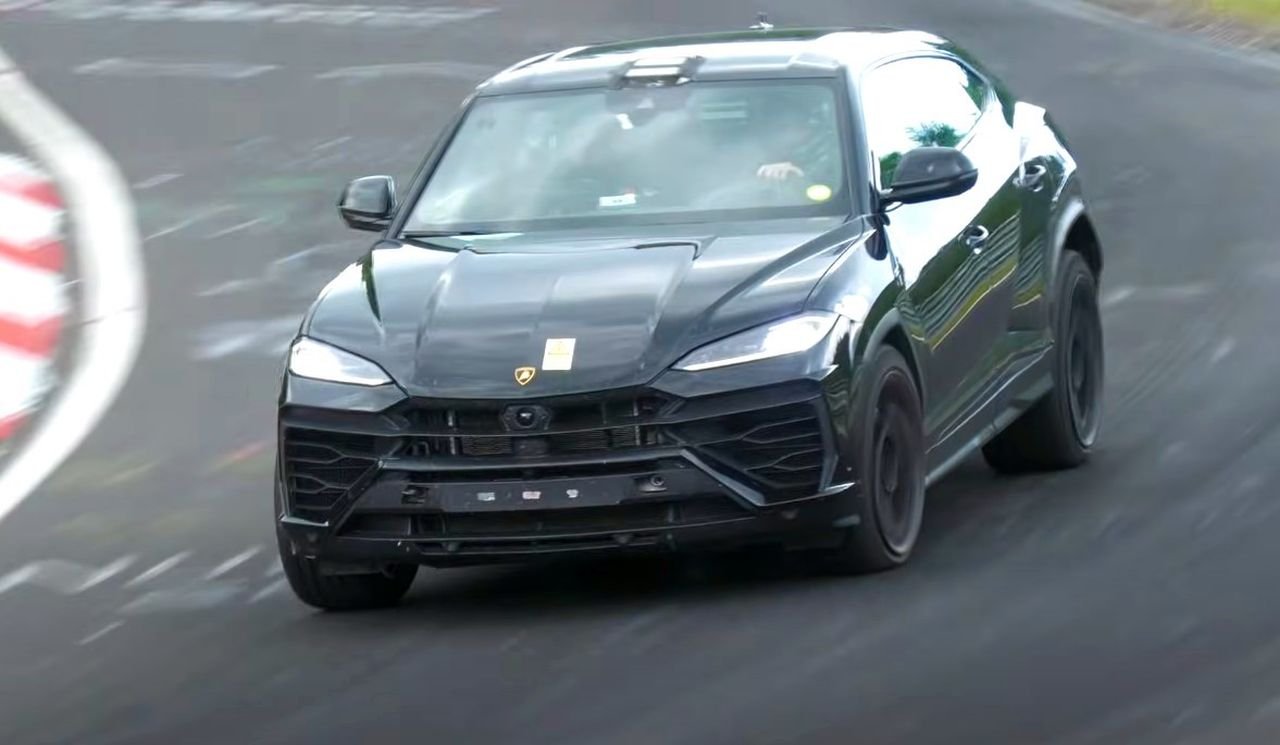 Lamborghini Urus Performance Hybrid spy images-1