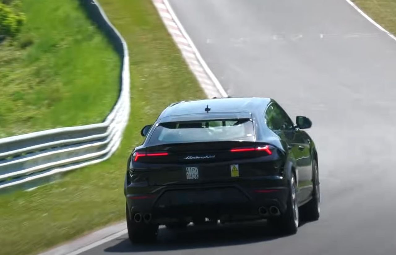 Lamborghini Urus Performance Hybrid spy images-2