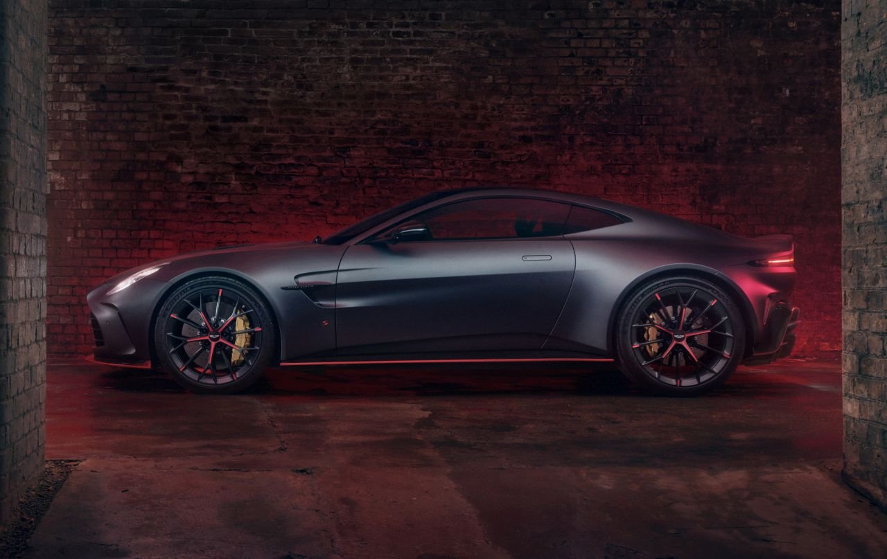 Aston_Martin_Vantage_S_8