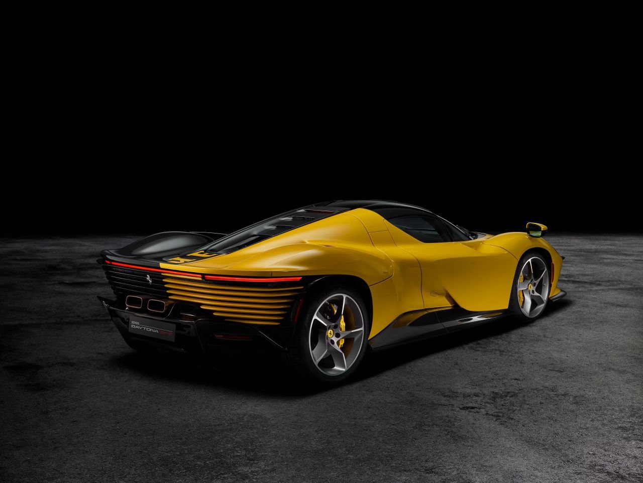 ferrari-daytona-sp3-monterrey-gallery-5