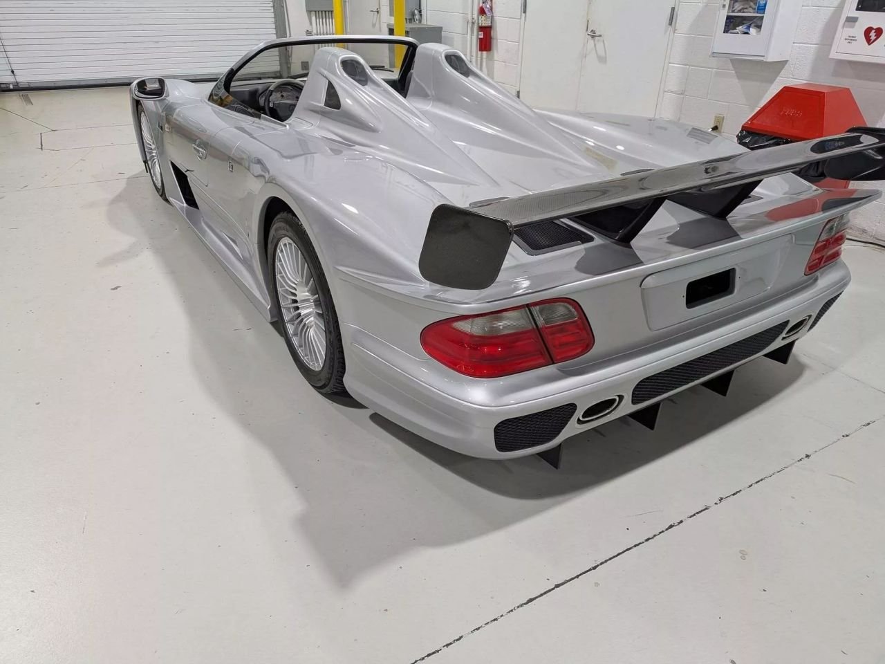 Mercedes-CLK-GTR-Roadster-FBI-1
