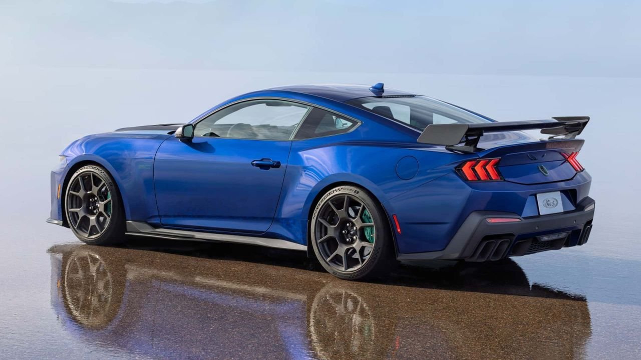 2026-ford-mustang-dark-horse-sc-track-pack-rear-3-4