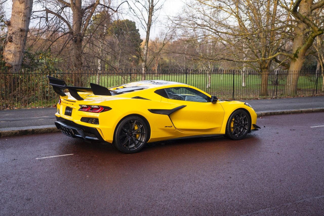 Corvette ZR1 - Yellow - 1st in Europe - Clive Sutton (12)