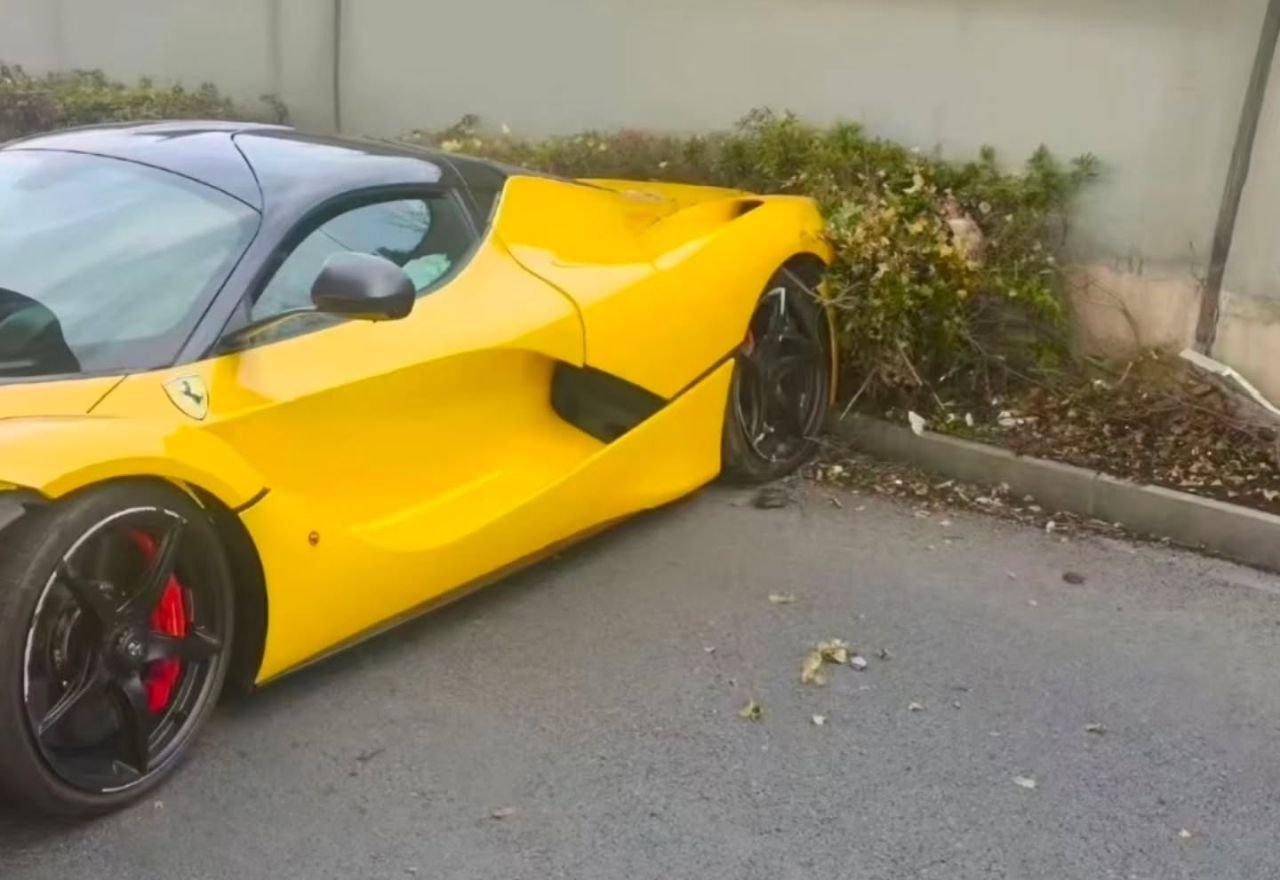 LaFerrari crash China-1